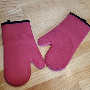 Red Silicone Oven Mitts